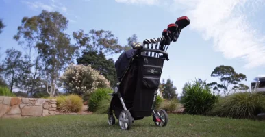 GolfGadgets 01: Baby Caddie – golfová revoluce pro rodiče, nebo slepá ulička?