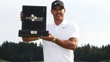 Koepka-Trophy-847-Getty.jpg